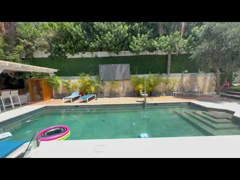 תמונה של סרטון מיוטוב (0) מסך לד לגינה או לבריכה בבית