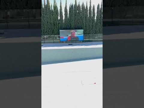 תמונה של סרטון מיוטוב (3) מסך לד לגינה או לבריכה ביתית